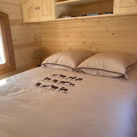 Camping Roulotte Quatre Saisons Chez Sophie Et Gilles *